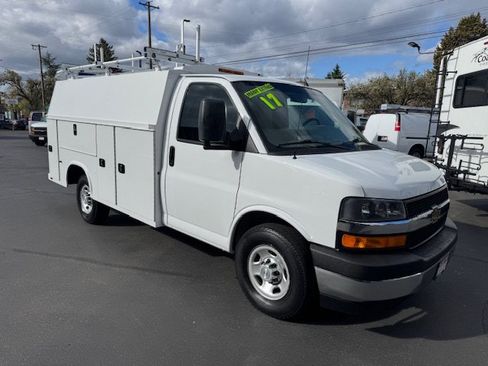 Used 2017 Chevrolet Express 3500 RWD image 1