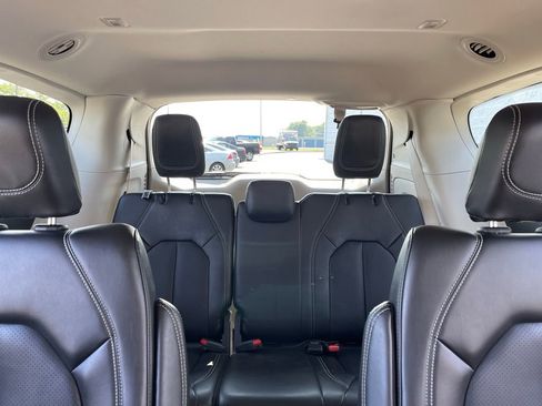 Used 2024 Chrysler Pacifica Touring-L FWD image 37
