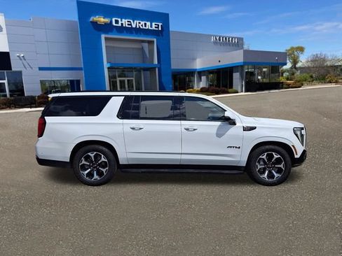 Used 2025 GMC Yukon XL AT4 AWD/4WD image 27
