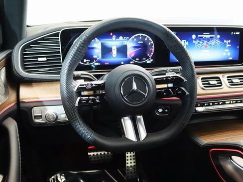 Used 2024 Mercedes-Benz GLS 580 4MATIC image 17