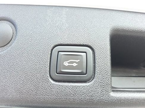 Used 2024 Chevrolet Equinox Premier AWD/4WD image 31