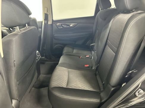 Used 2019 Nissan Rogue SV AWD/4WD image 18