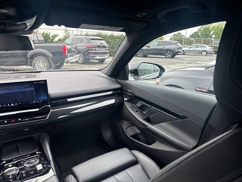 Used 2024 BMW 530i xDrive w/ Premium Package AWD/4WD image 23