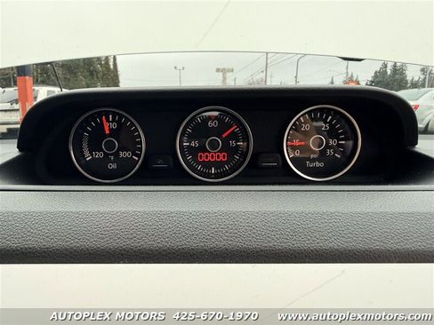 Used 2013 Volkswagen Beetle TDI image 16