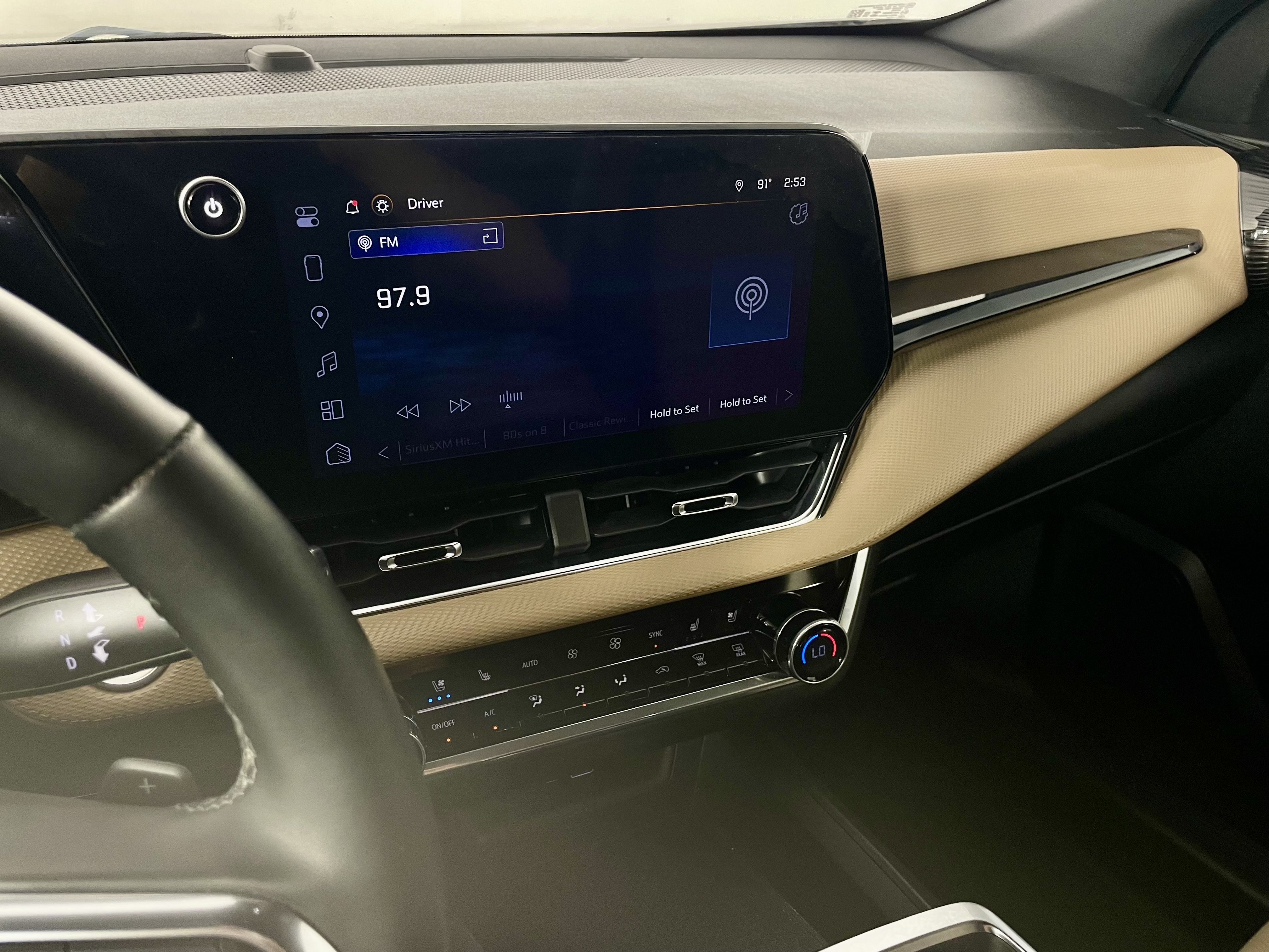 Used 2025 Chevrolet Equinox ACTIV w/ Safety and Technology Package FWD image 19