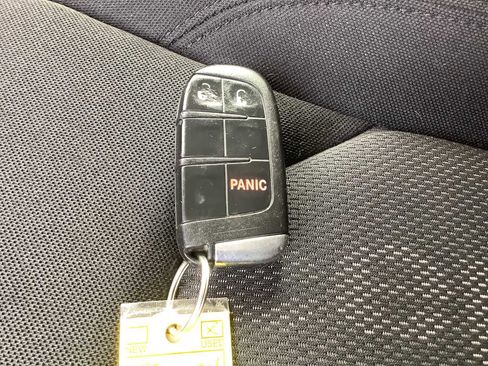 Used 2017 Jeep Renegade Latitude FWD image 20