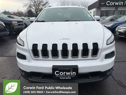 Used 2017 Jeep Cherokee Latitude image 2