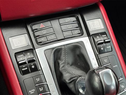 Used 2017 Porsche Macan Turbo image 19