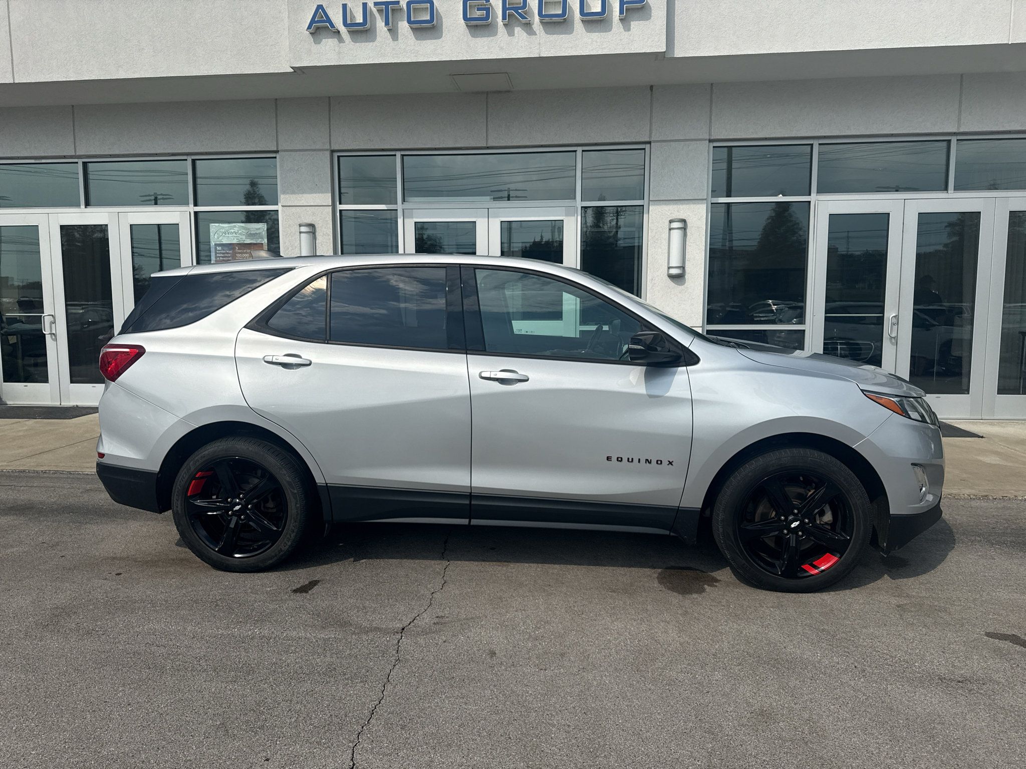 Used 2019 Chevrolet Equinox LT FWD image 2