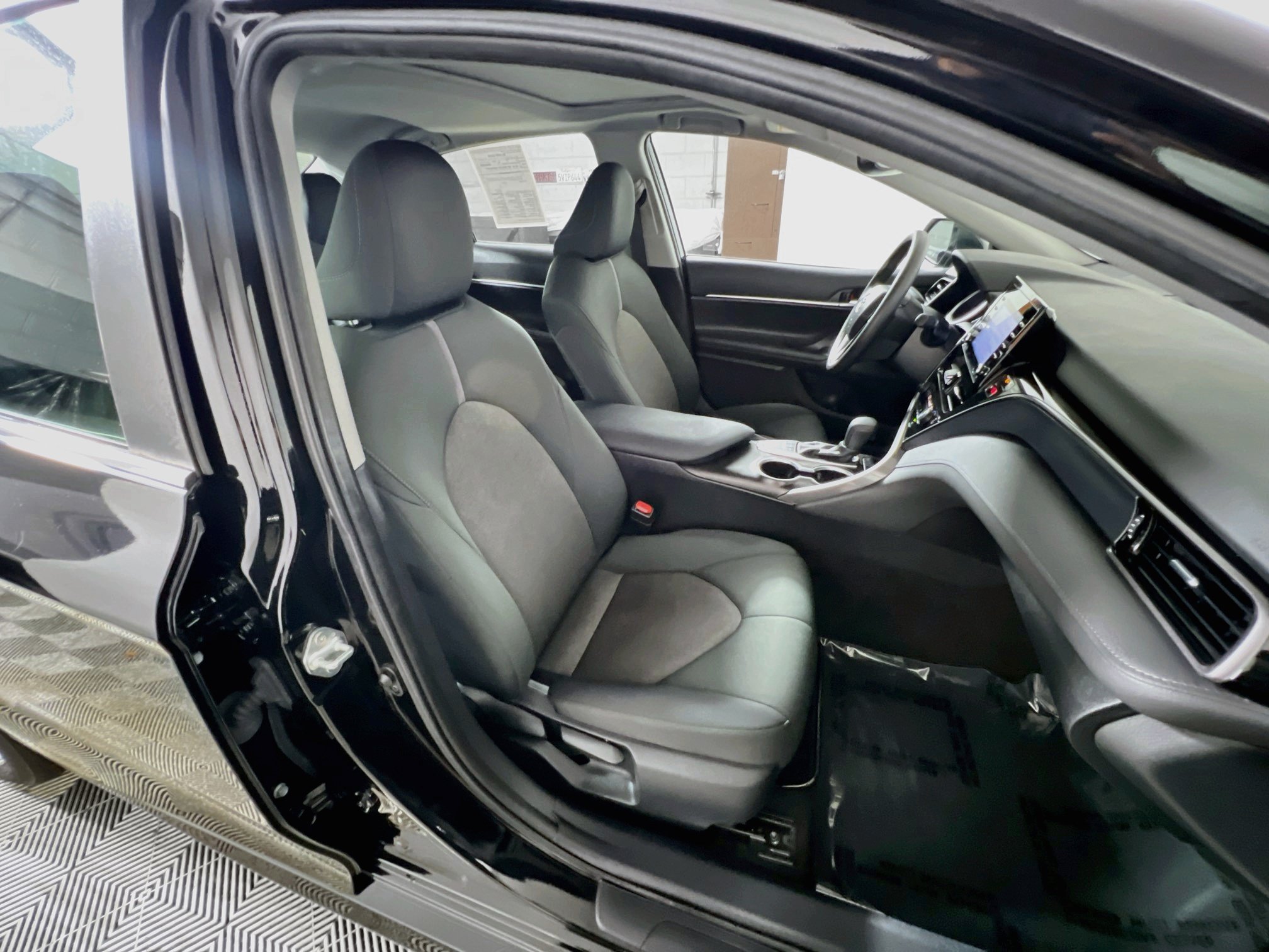 Used 2024 Toyota Camry LE w/ Convenience Package FWD image 31