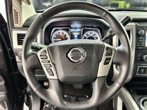 Used 2017 Nissan Titan SV image 11