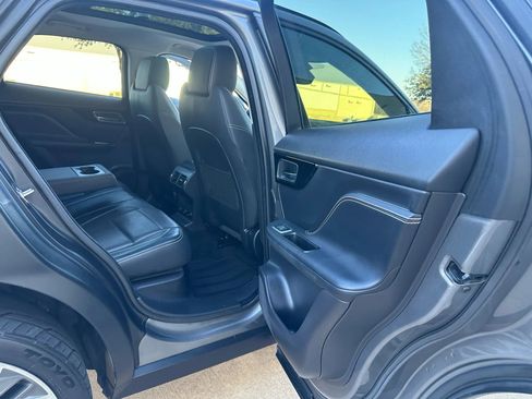 Used 2017 Jaguar F-PACE R-Sport image 22