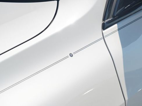 New 2025 BMW X7 M60i image 10