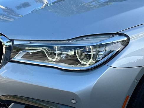 Used 2019 BMW 750i w/ M Sport Package image 38