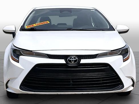 Used 2025 Toyota Corolla LE FWD image 4