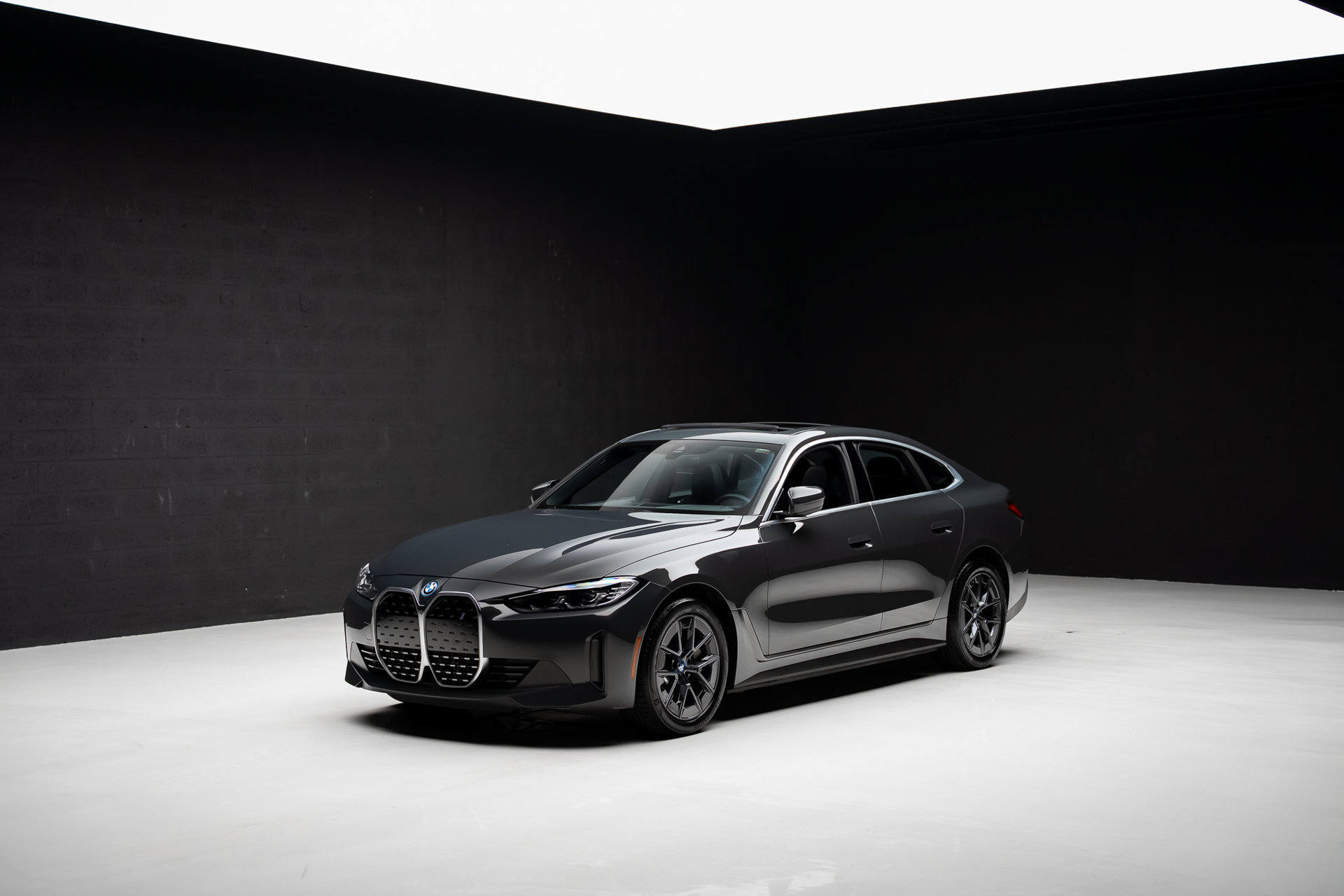 Used 2023 BMW i4 eDrive35 w/ Premium Package RWD image 4