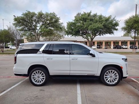 Used 2024 Cadillac Escalade Luxury image 2