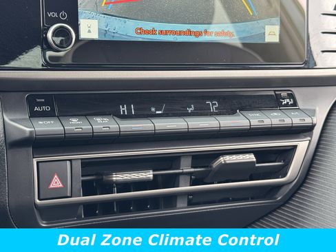 Used 2025 Toyota Camry SE image 10