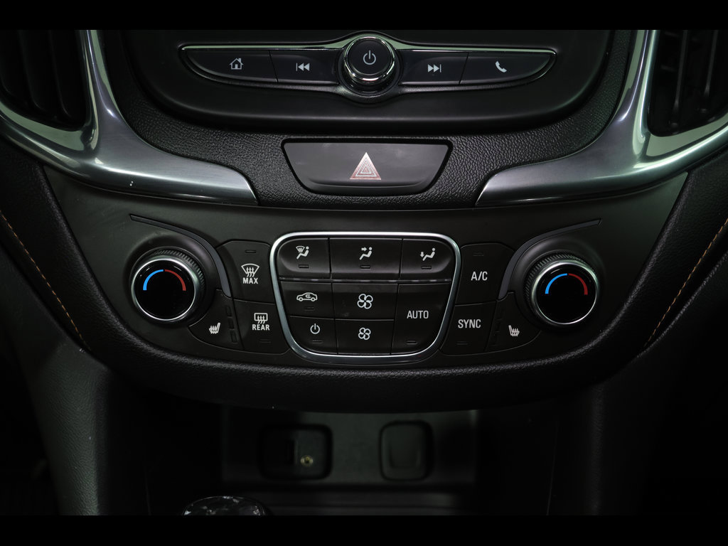 Used 2018 Chevrolet Equinox LT FWD image 12
