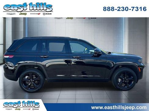 Certified 2023 Jeep Grand Cherokee Limited w/ Luxury Tech Group II AWD/4WD image 2