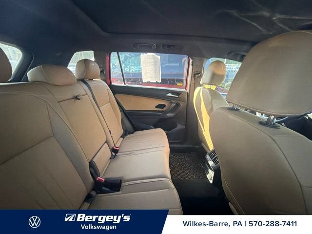 Certified 2023 Volkswagen Tiguan SE w/ Panoramic Sunroof Package AWD/4WD image 8