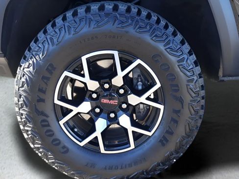 Used 2024 GMC Canyon AT4X image 28