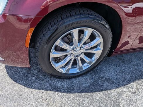 Used 2020 Chrysler 300 Touring AWD/4WD image 8