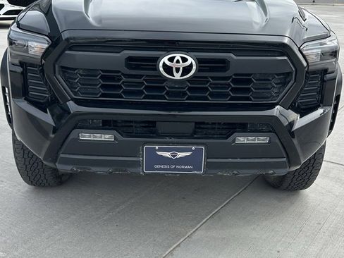 Used 2024 Toyota Tacoma TRD Off-Road image 2