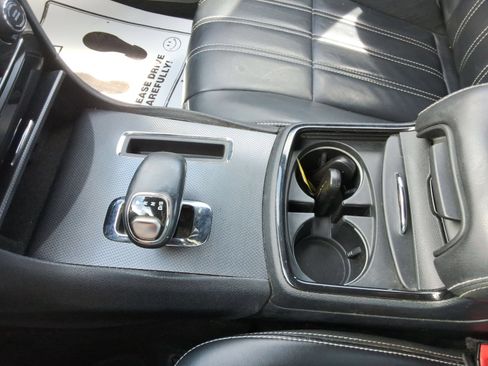 Used 2014 Chrysler 300 S AWD/4WD image 18