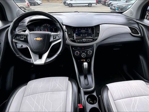 Used 2022 Chevrolet Trax LT w/ LT Convenience Package image 21