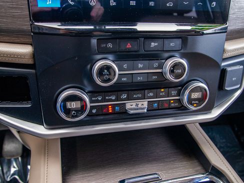 Used 2024 Ford Expedition Max Limited image 17