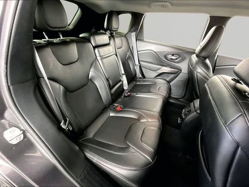 Used 2019 Jeep Cherokee Latitude Plus FWD image 24