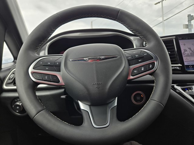 Used 2026 Chrysler Pacifica Select FWD image 19