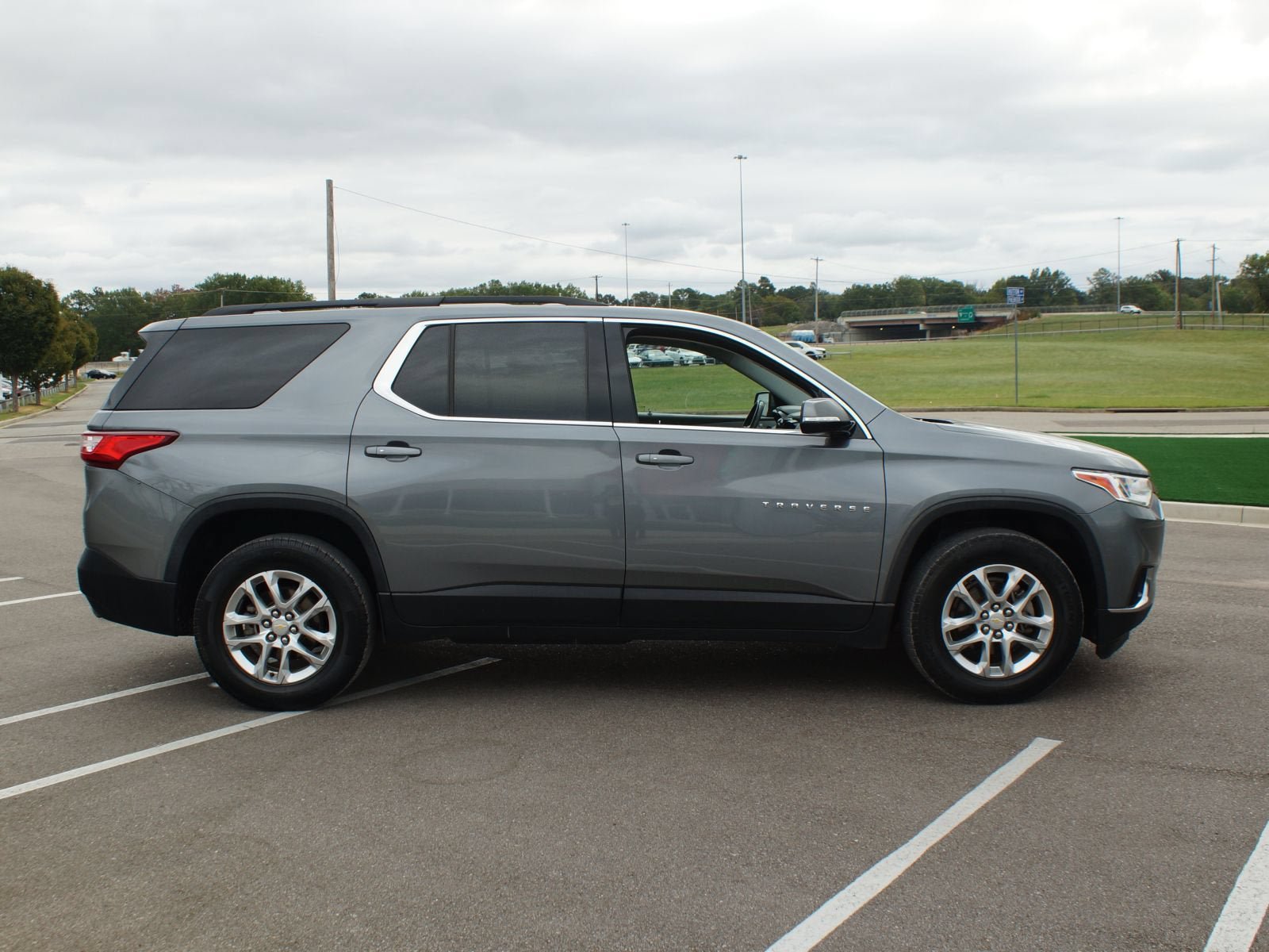 Used 2020 Chevrolet Traverse LT FWD image 15