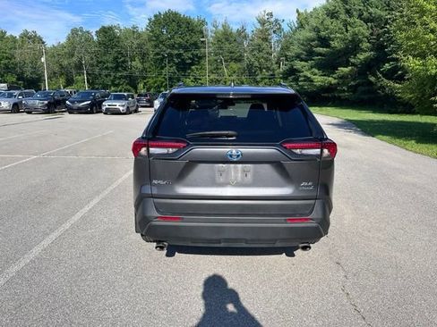 Used 2022 Toyota RAV4 XLE w/ Carpet Mat Package (TMS) AWD/4WD image 4