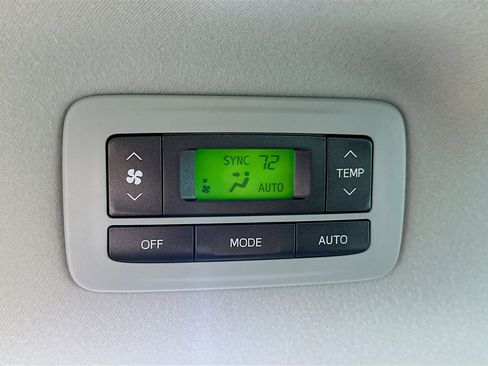 Used 2014 Toyota Sienna LE FWD image 24