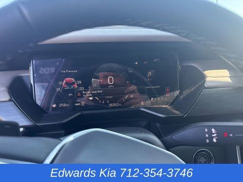 Used 2024 GMC Acadia Elevation w/ Luxury Package image 8