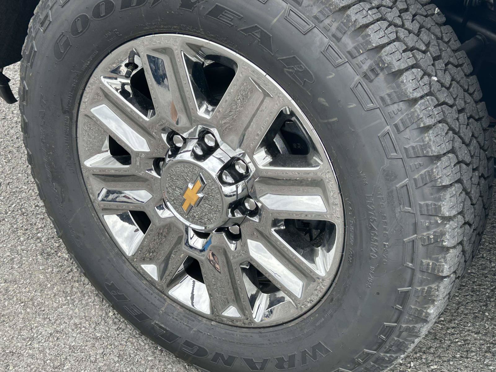New 2026 Chevrolet Silverado 2500 High Country w/ High Country Premium Package AWD/4WD image 9