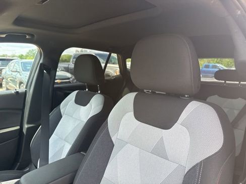 Used 2024 Chevrolet Trax RS w/ Sunroof Package FWD image 14