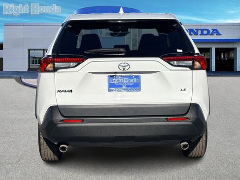Used 2022 Toyota RAV4 LE w/ Carpet Mat Package (TMS) image 5
