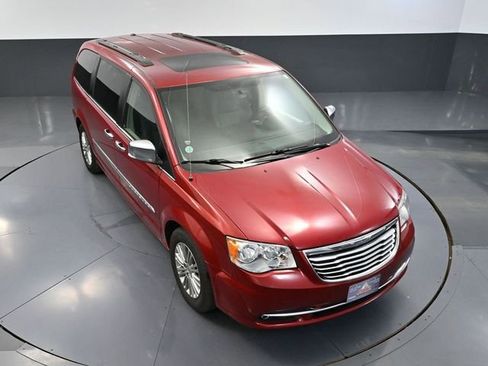 Used 2016 Chrysler Town & Country Touring-L FWD image 49
