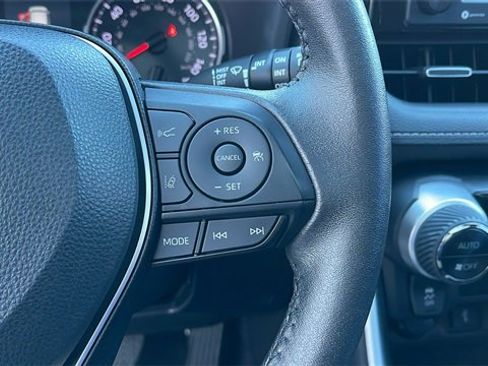 Used 2022 Toyota RAV4 XLE Premium image 23