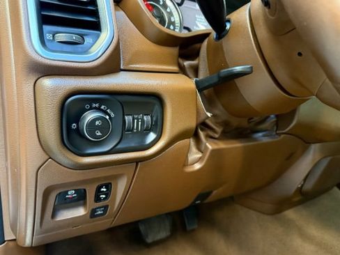Used 2019 RAM 1500 Laramie AWD/4WD image 27