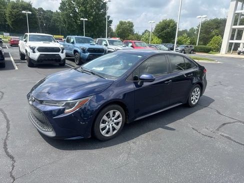 Used 2021 Toyota Corolla LE FWD image 2