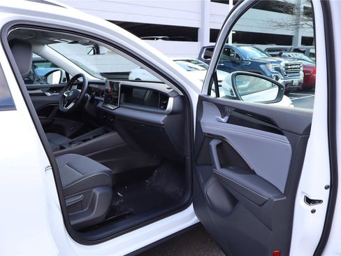 New 2026 Volkswagen Tiguan SE image 26