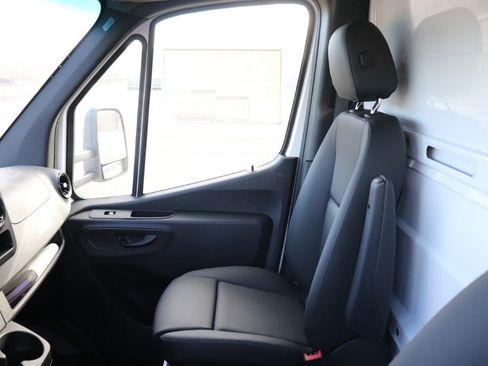 Used 2023 Mercedes-Benz Sprinter 3500 image 10