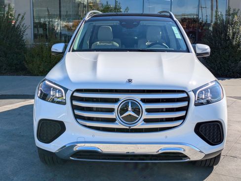 Used 2024 Mercedes-Benz GLS 450 4MATIC image 11