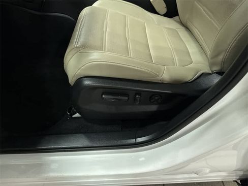 Certified 2022 Honda CR-V Touring image 24