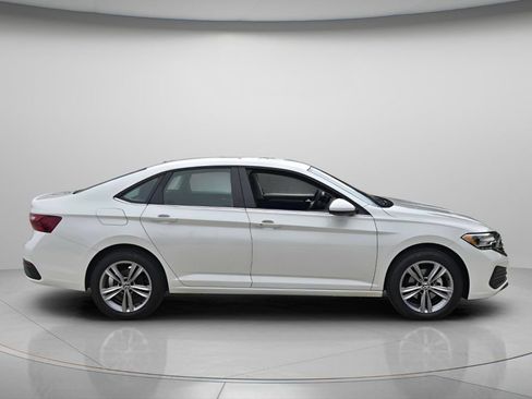 Certified 2023 Volkswagen Jetta SE FWD image 7