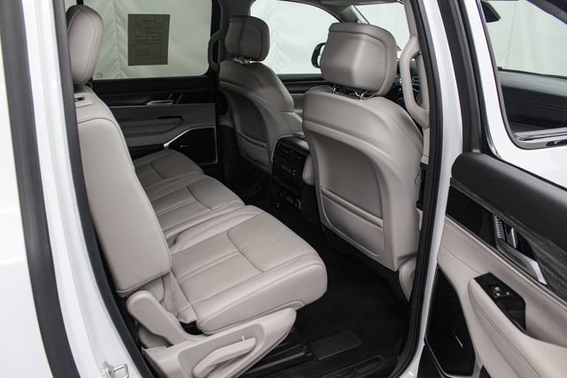 Used 2024 Jeep Wagoneer L Series II RWD image 18